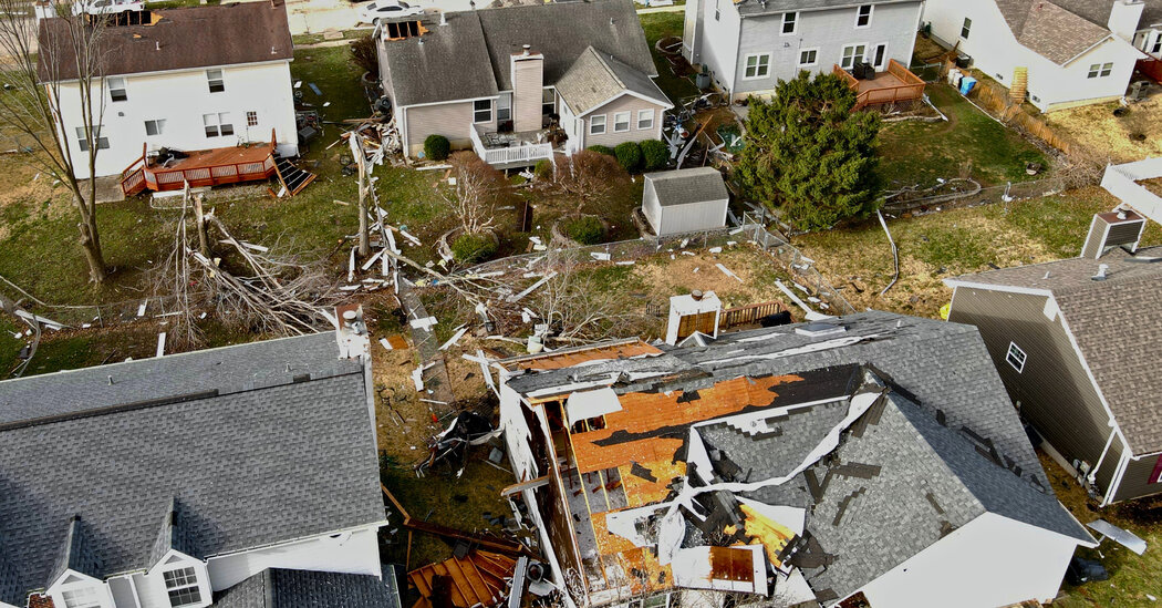Fierce Storms Kill at Least 23 as Tornadoes Batter the South and Midwest - The New York Times