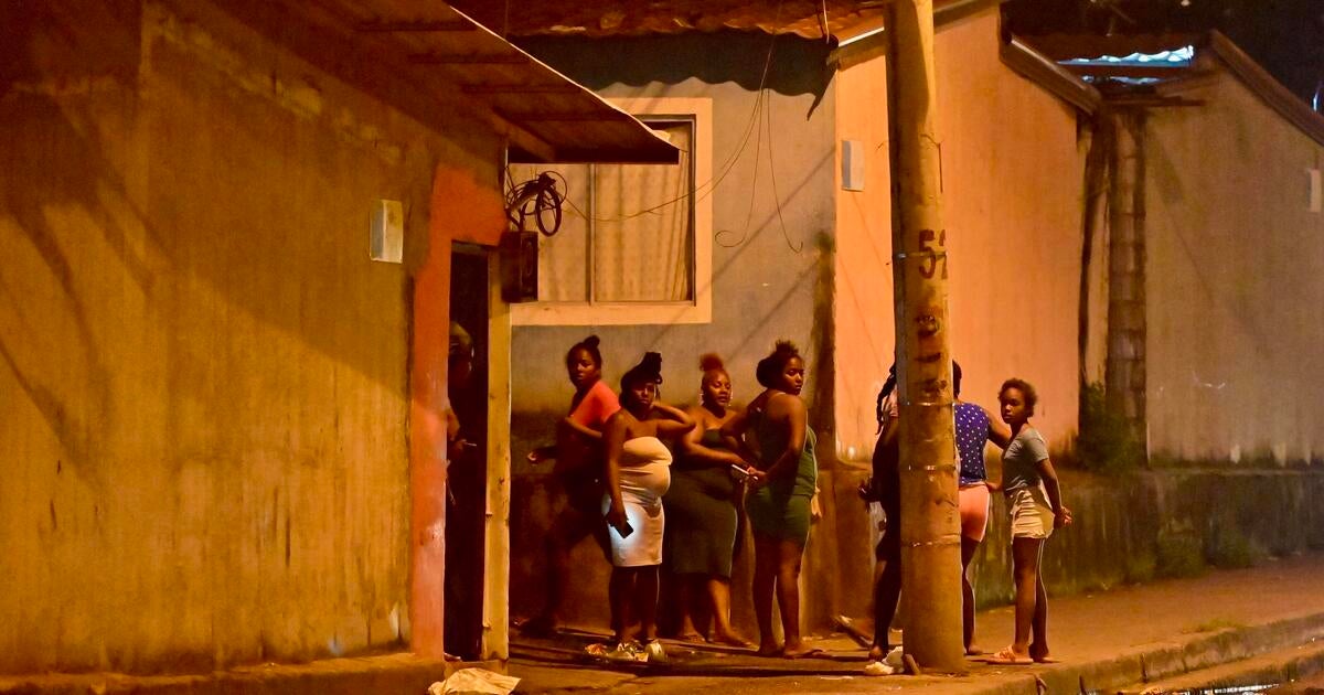 Narco gang gun battles kill 22 people in violent Ecuador port city of Guayaquil - CBS News