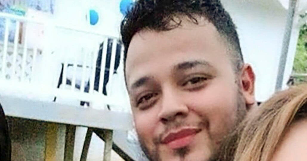 Wife of man mistakenly deported to El Salvador filed for protective order against him in 2021, documents show - CBS News