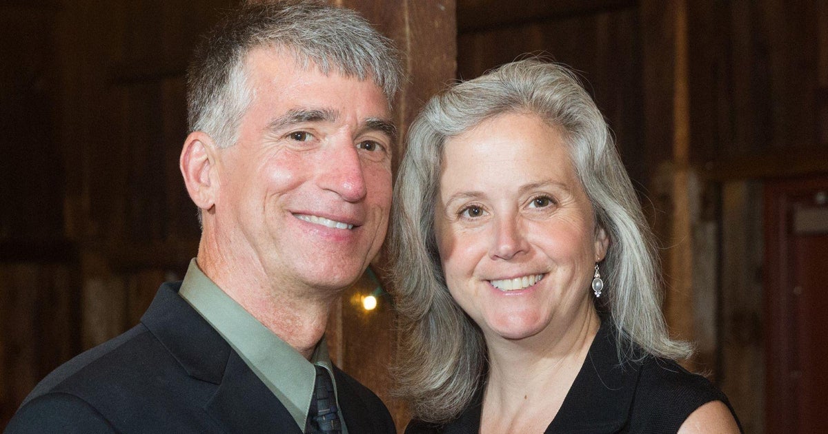 Massachusetts detective's affair exposed during investigation into his wife's shooting death - CBS News