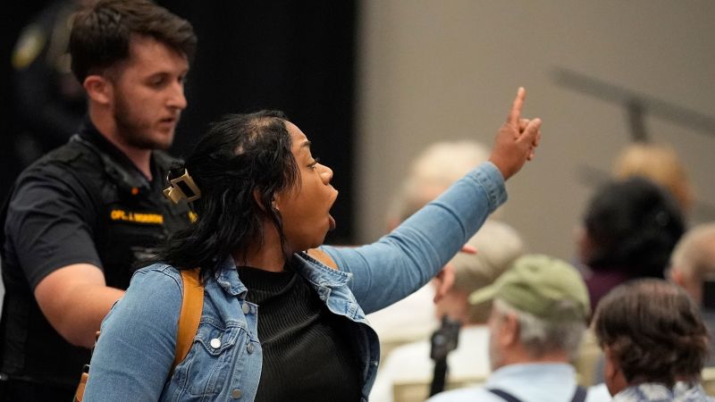 Tempers flare as few Republicans hold in-person town halls | CNN Politics