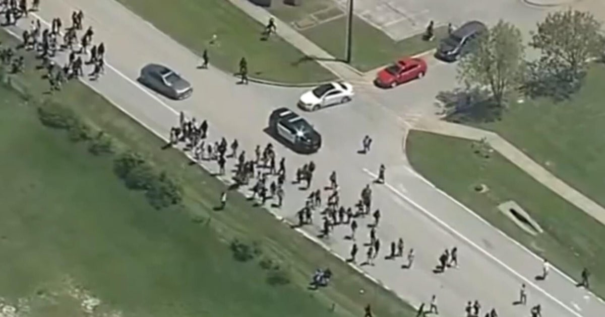 Suspect in Dallas high school shooting in custody, 4 hospitalized, officials say - CBS News
