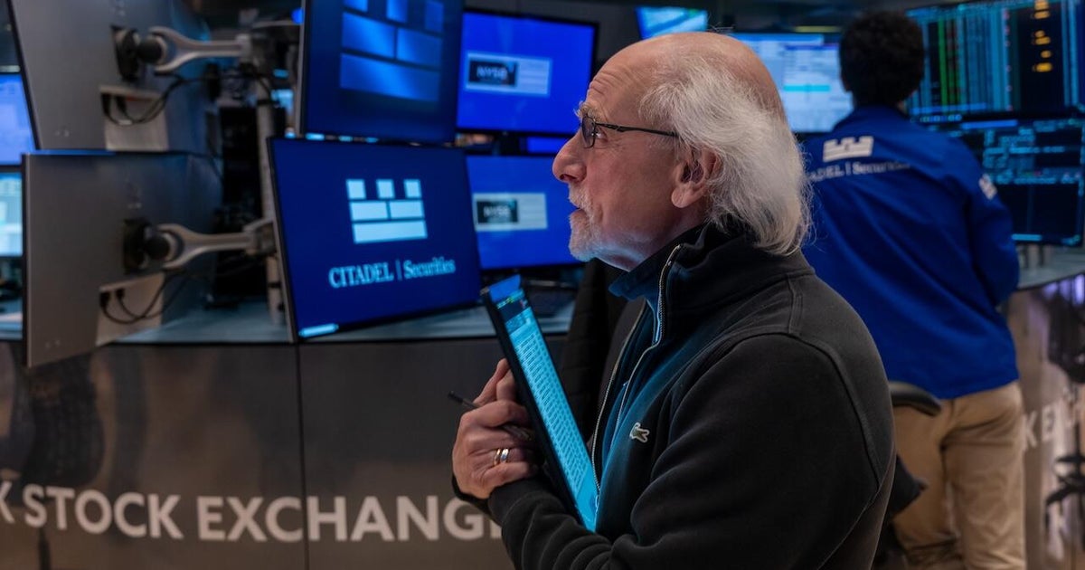 Stocks tumble after Fed Chair Powell warns of higher inflation from tariffs - CBS News