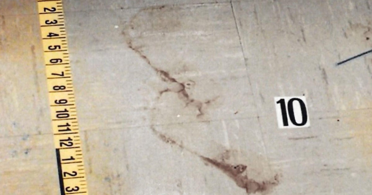 Rare clue at Minneapolis crime scene points to a barefoot killer - CBS News