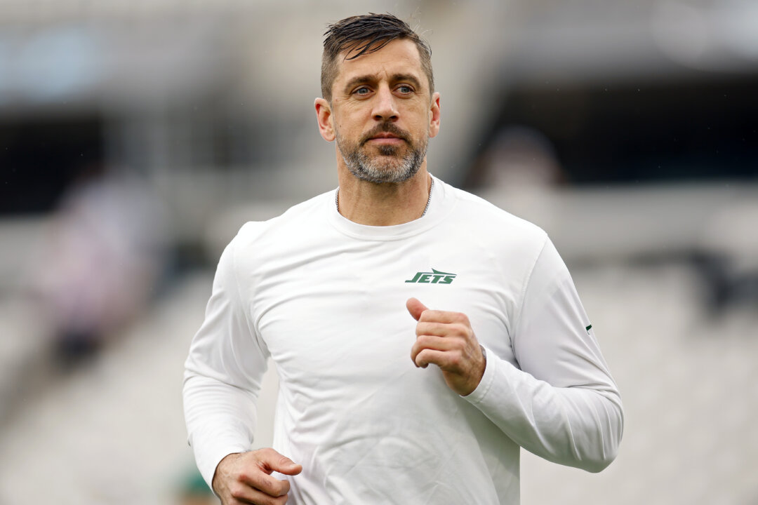 Aaron Rodgers Hints at Which Team He'll Join for 2025 NFL Season | The Epoch Times