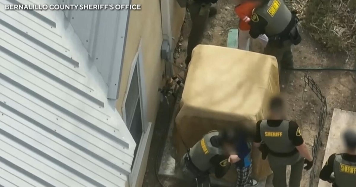 Video shows kids with gun involved in police standoff - CBS News