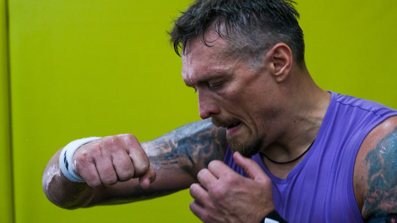 Oleksandr Usyk: World heavyweight champion keeps Ukraine on his mind as he prepares for his next big fight | CNN