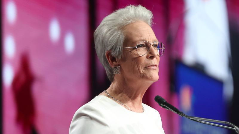 Jamie Lee Curtis has thoughts about the harm done to ‘a generation of women by the cosmeceutical industrial complex’ | CNN