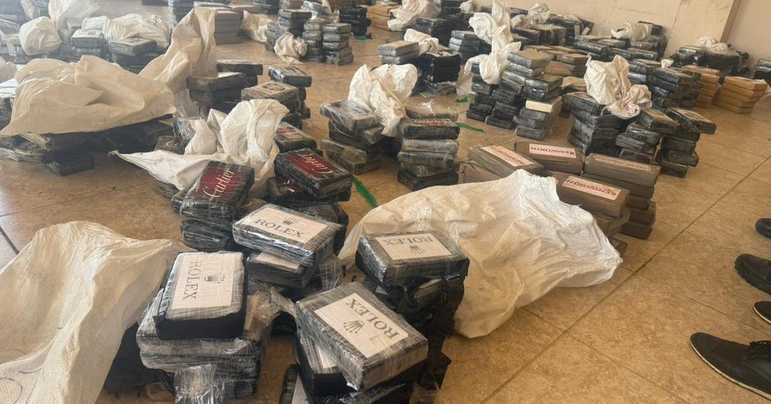 Shootout on high seas leads to seizure of 2,300 pounds of cocaine, 3 suspects killed off coast of Haiti - CBS News