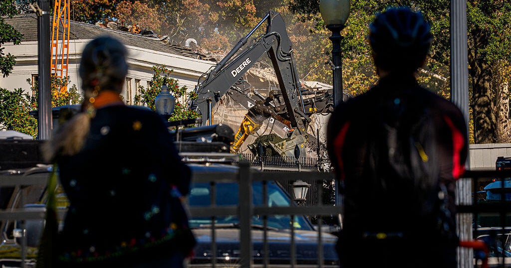 Historic preservation group asks Trump admin. to pause White House East Wing demolition where ballroom will be - CBS News