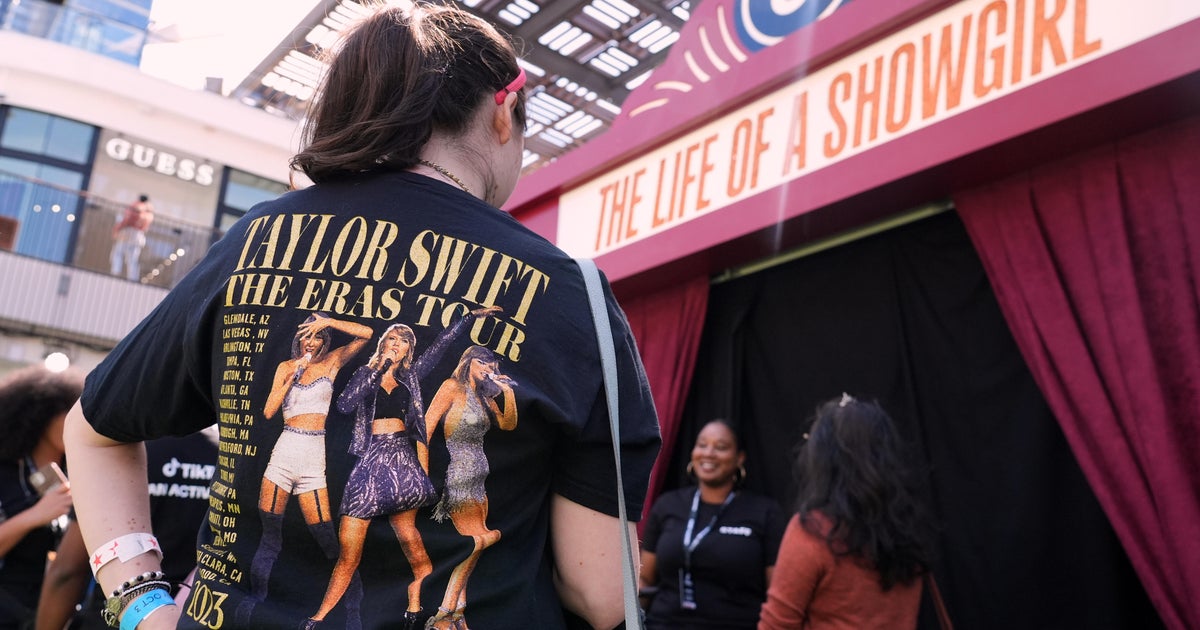 With rollout of new album, Taylor Swift once again turns her lyrical skills into a business strategy - CBS News