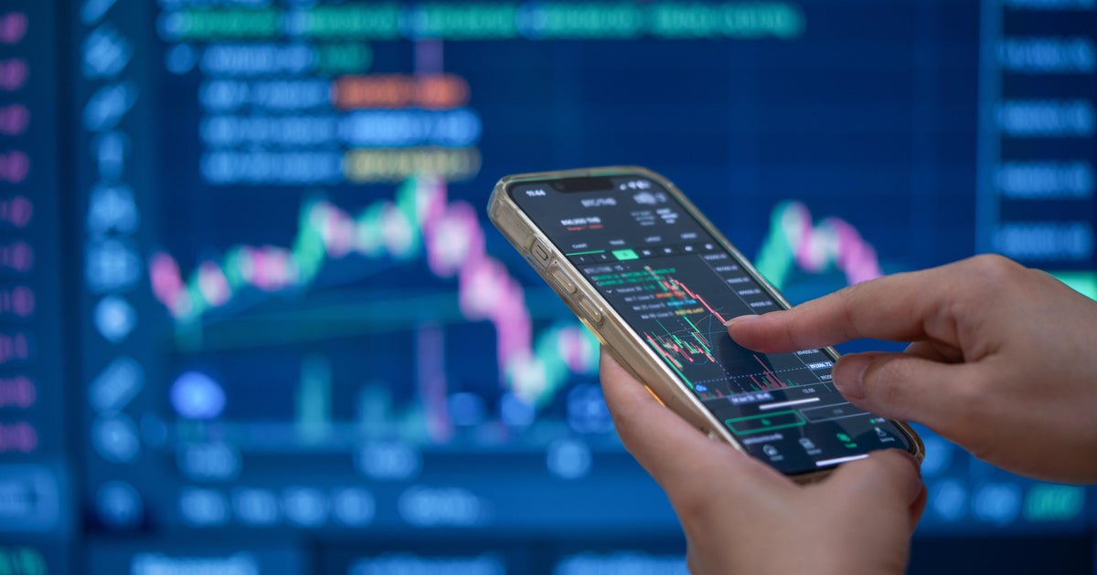 Investors are unfazed about the government shutdown. Here's how stocks have fared during previous closures. - CBS News