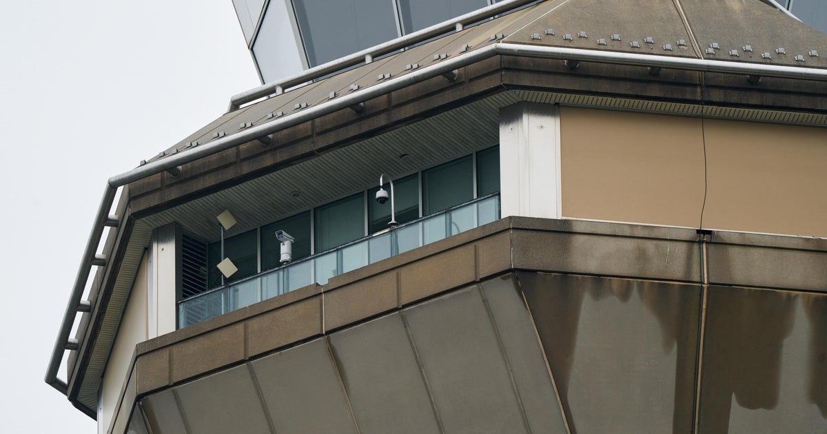 Flight delays persist Monday as air traffic controllers face work without pay - CBS News