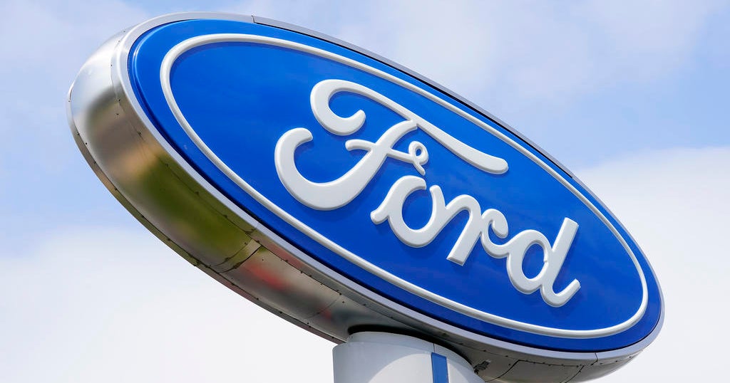 Ford recalls nearly 230,000 U.S. vehicles over instrument panel display failure - CBS News