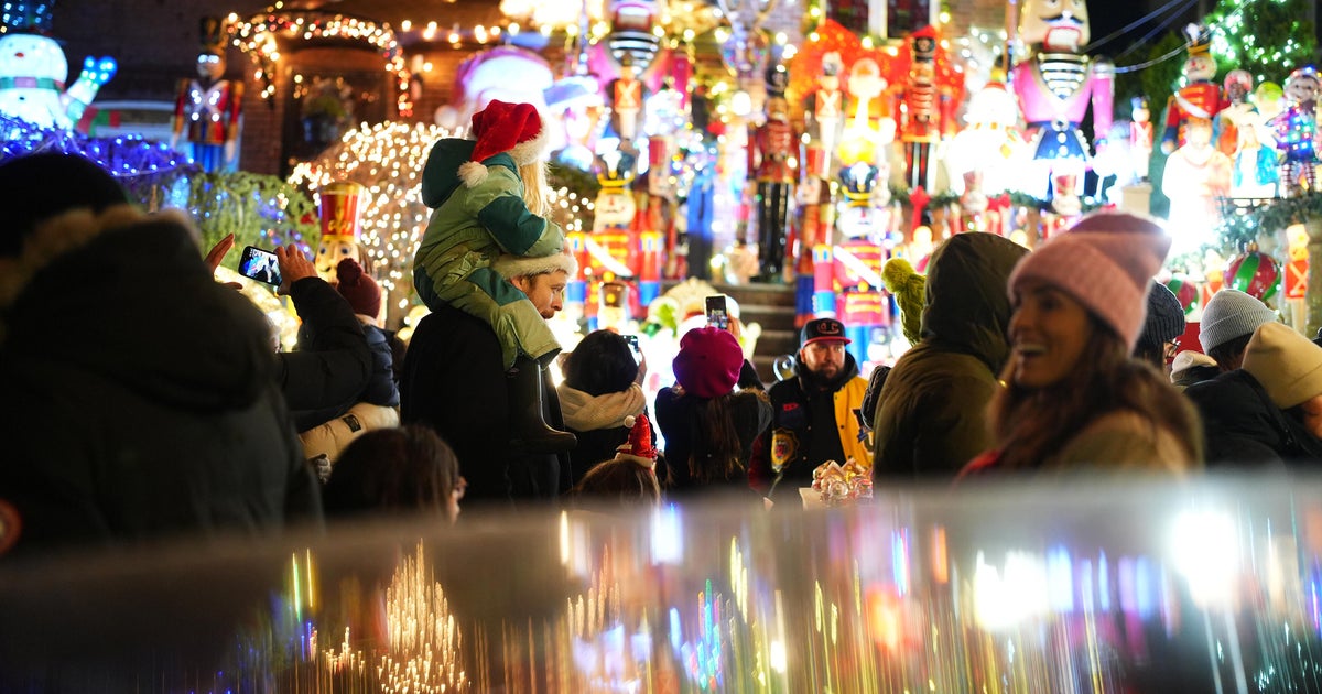 What's open on Christmas Eve 2025? Stores, fast-food places and more major chains you can visit - CBS News