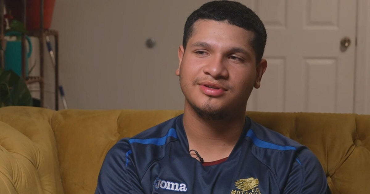 After ICE arrested his mom, 18-year-old citizen worries he could be next while caring for younger sister - CBS News