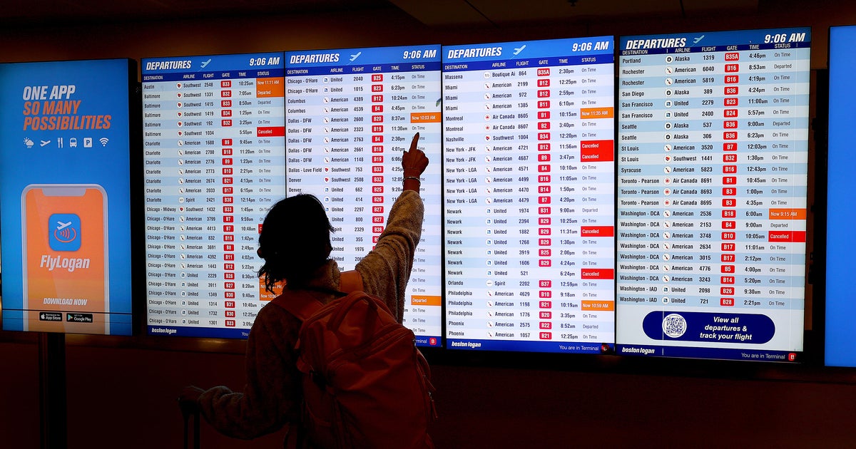 U.S. travelers face thousands of flight delays, hundreds of cancellations, over busy Thanksgiving weekend - CBS News