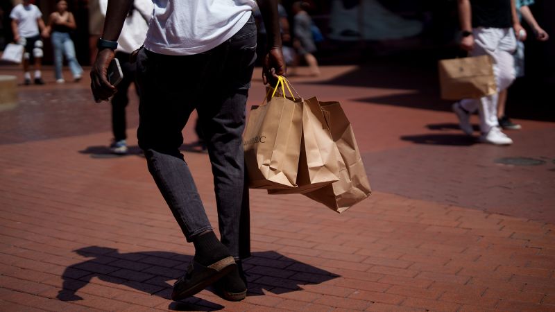 The US economy expanded at the fastest pace in two years as wealthier Americans kept spending | CNN Business