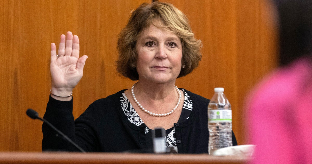 Clerk in Alex Murdaugh murder trial pleads guilty to showing graphic crime scene photos to reporter - CBS News