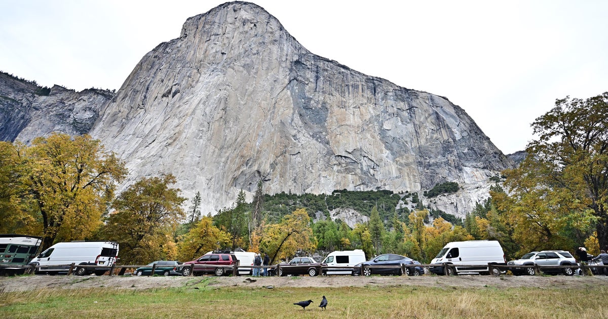 Sasha DiGiulian endures stormy weather to free-climb El Capitan's longest route, becoming first woman to do so - CBS News