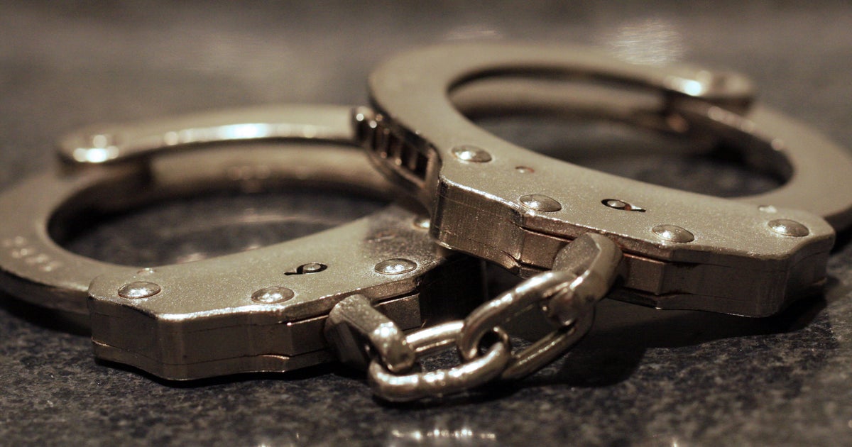U.S. arrests plummet 25% since onset of the COVID-19 pandemic, analysis finds - CBS News