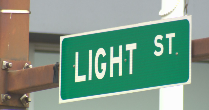 Man, 38, stabbed by group of juveniles near Baltimore's Inner Harbor - CBS Baltimore