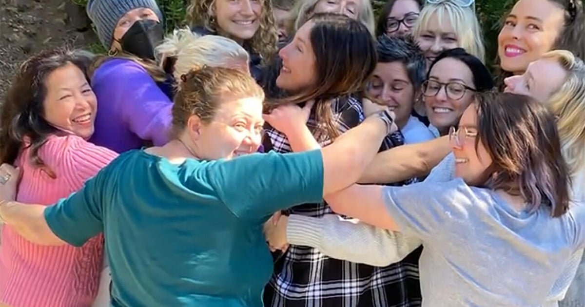Motherless daughters: Coming together - CBS News