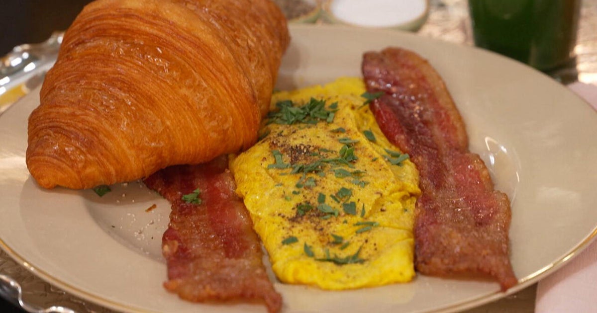 Martha Stewart: How to make an omelet - CBS News