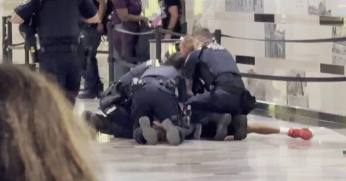 5 people stabbed at Penn Station, Amtrak police say. Here's what we know. - CBS New York