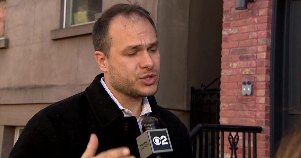 Facing possible 20% property tax increase, Jersey City residents meet with Mayor James Solomon - CBS New York