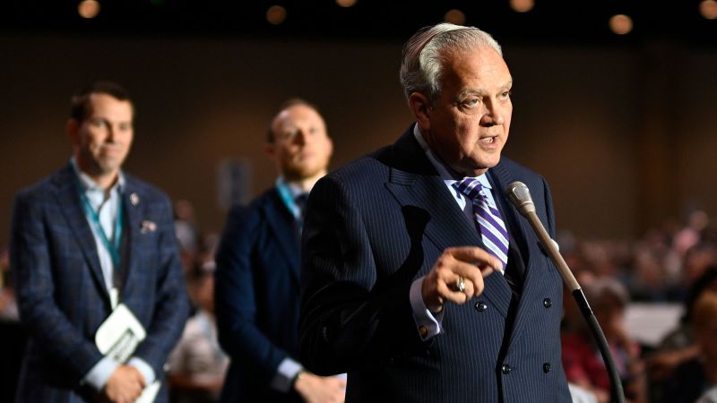 Southern Baptists vote to advance a formal ban on churches with women pastors | CNN