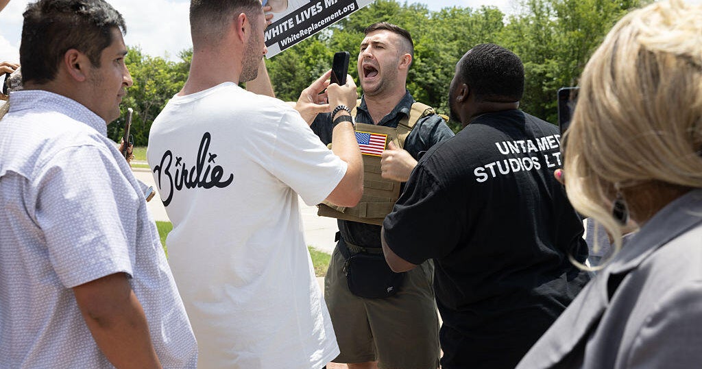 Far-right influencer Jake Lang, pardoned for Jan. 6 Capitol riot, arrested in Texas on charge of making terroristic threats - CBS News