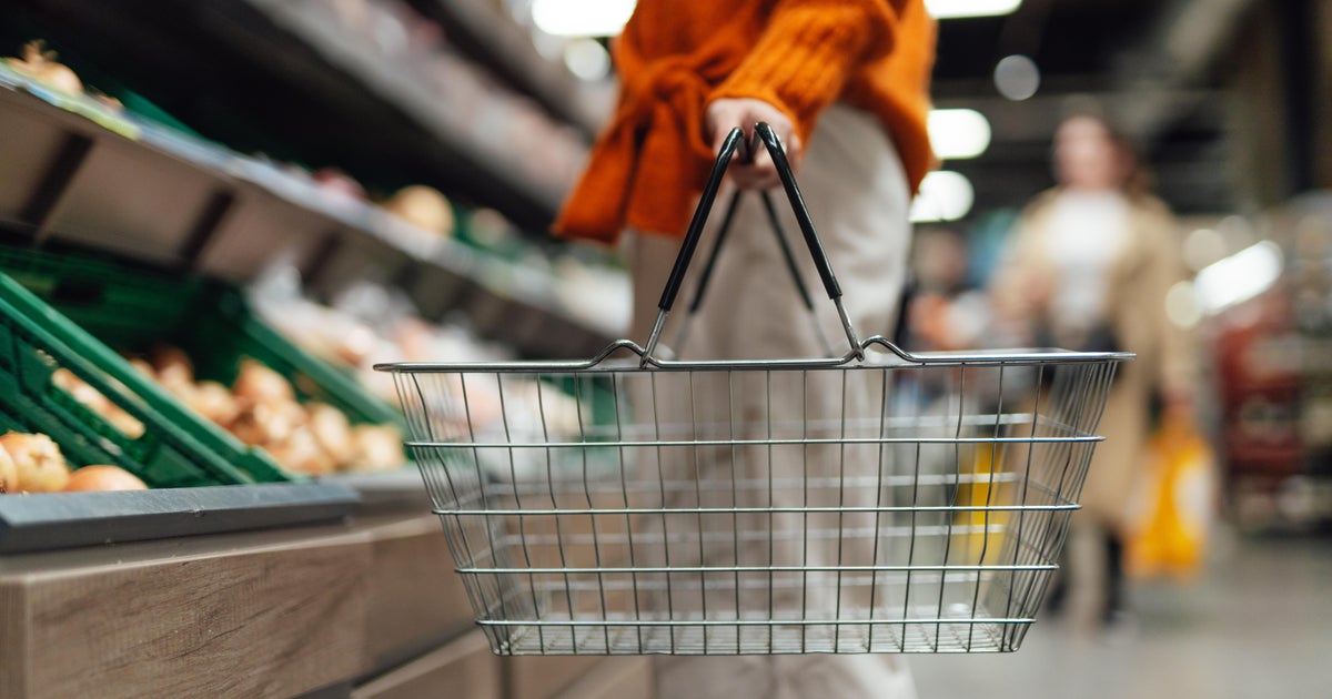 Nearly half of Americans say they're worse off financially than a year ago, NY Fed finds - CBS News