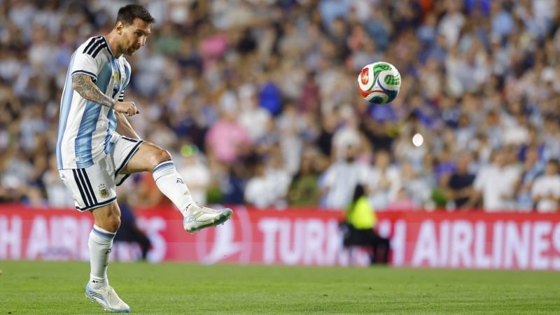 Lionel Messi shines on eve of World Cup | CNN