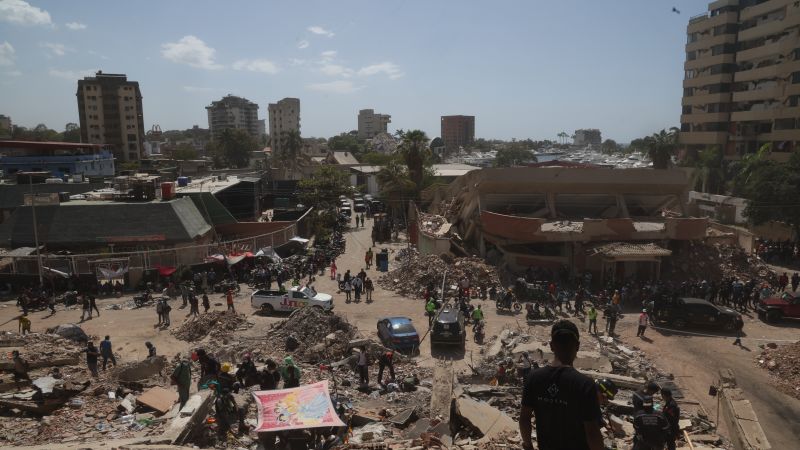 Venezuela earthquake: The smell of death lingers in ruined streets as overwhelmed hospitals race to save lives | CNN
