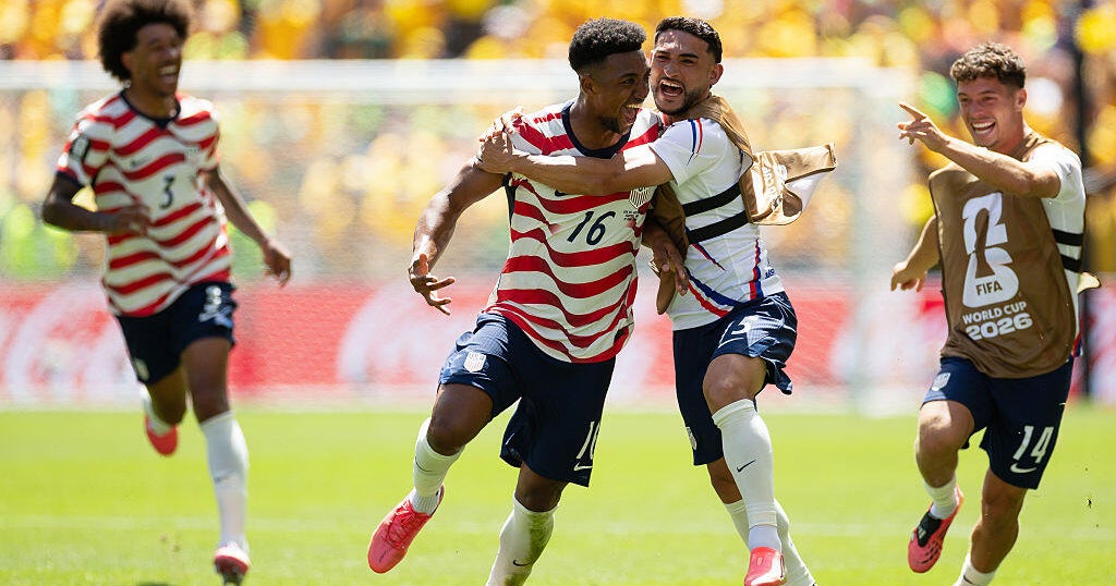 U.S. clinches spot in World Cup knockout round with dominant 2-0 win over Australia - CBS News