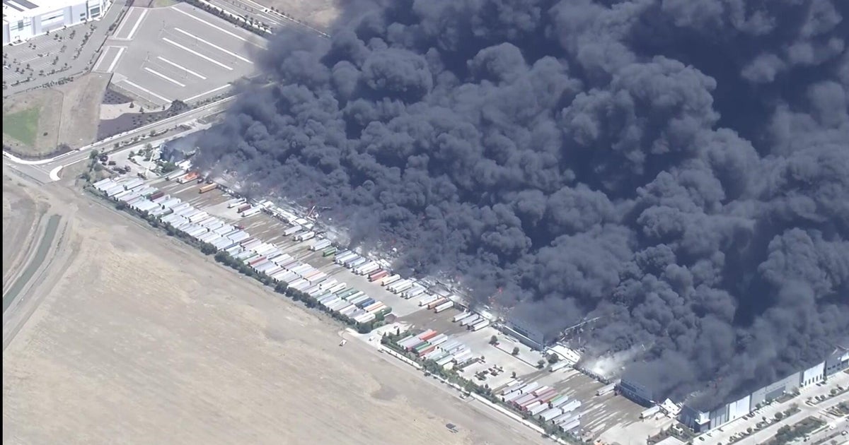 Tracy warehouse destroyed in fire that could take days to extinguish - CBS Sacramento