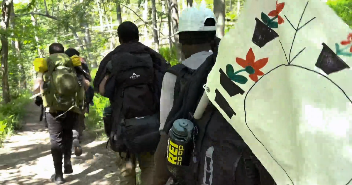 Why a 55-mile Appalachian Trail trek is a mandatory rite of passage for these New Jersey freshmen - CBS News