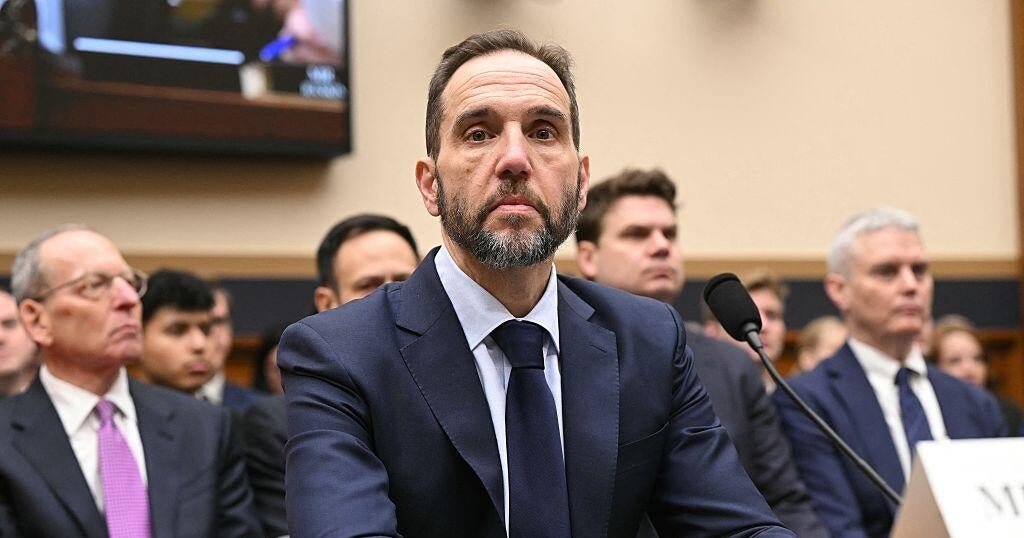 House committee urges DOJ to charge former Trump prosecutor Jack Smith - CBS News