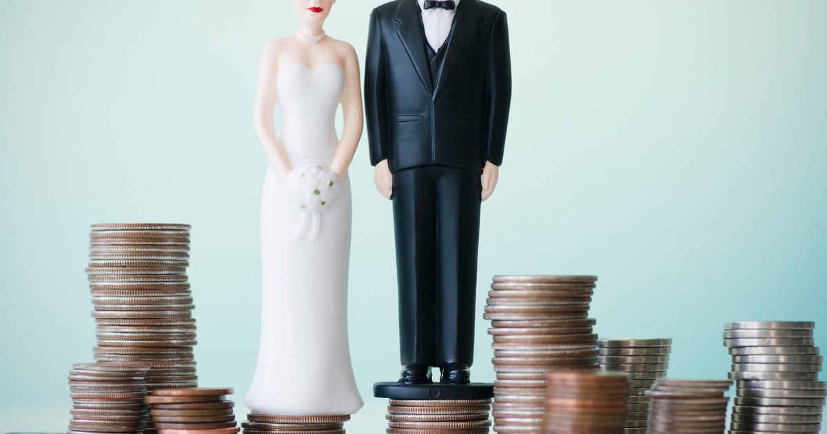 Couples are spending thousands more on weddings. Here's why. - CBS News