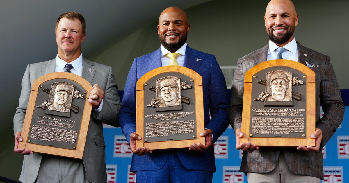 Carlos Beltrán, Andruw Jones and Jeff Kent inducted into Baseball Hall of Fame in emotional ceremony - CBS News