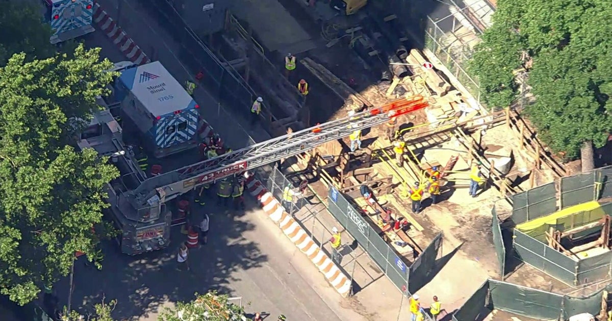 Construction worker falls down hole in Harlem, FDNY says - CBS New York