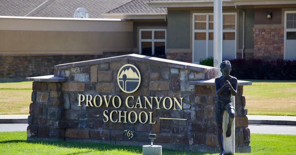 License of Utah boarding school where Paris Hilton alleged she was abused is revoked - CBS News