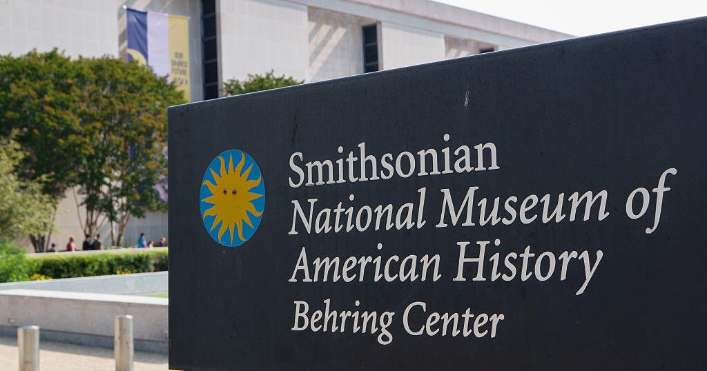 Trump orders signs placed outside Smithsonian museum warning of