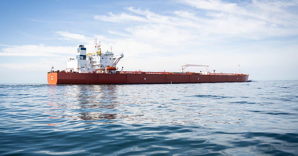 Trump admin. to support heavy tariffs on Russian oil in effort to end Ukraine war, sources say - CBS News