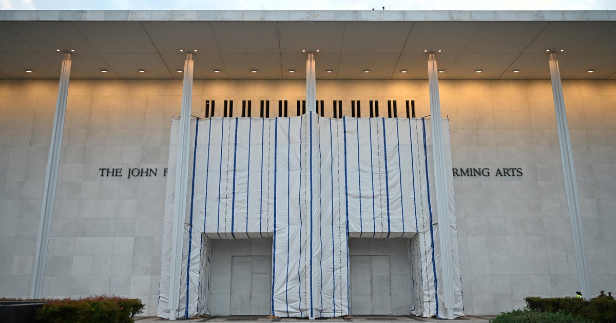 Kennedy Center selling $25,000 ticket package to watch D.C. July 4th fireworks - CBS News