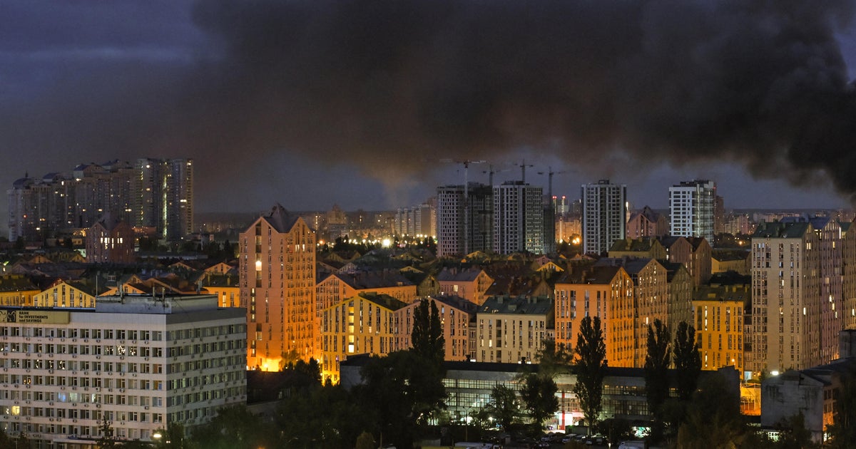 At least 11 people injured in overnight Russian strikes on Kyiv - CBS News