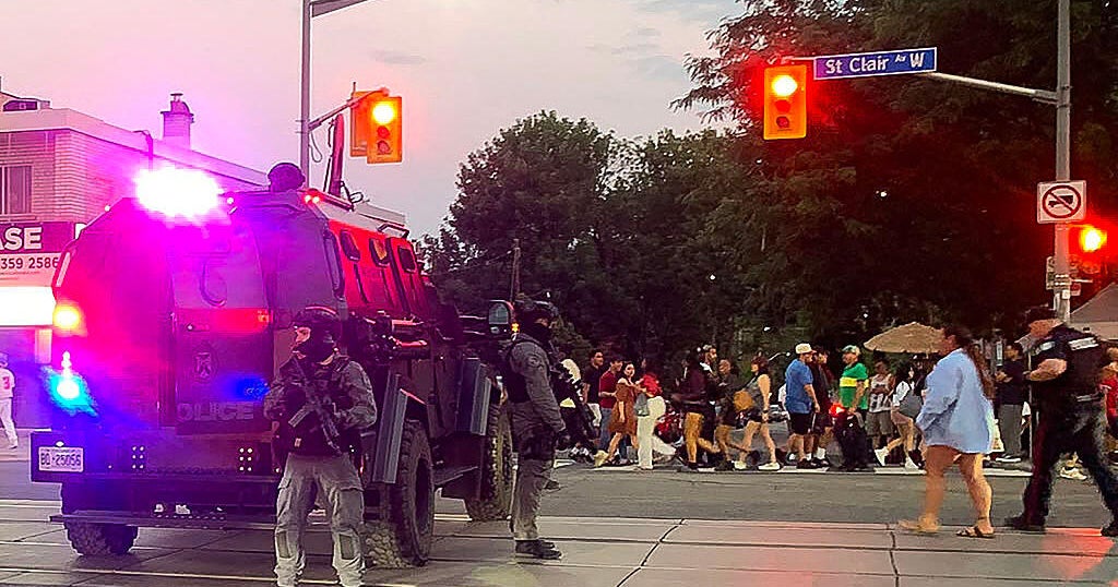 At least 2 killed in shooting at Toronto street festival, police say - CBS News