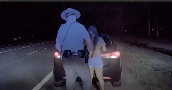 Video of Arkansas trooper punching 18-year-old during traffic stop draws calls for investigation - CBS News