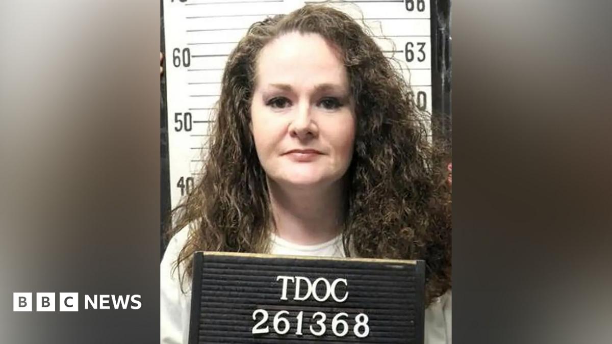 Execution of US murderer Christa Pike halted shortly before it was due to happen - BBC News